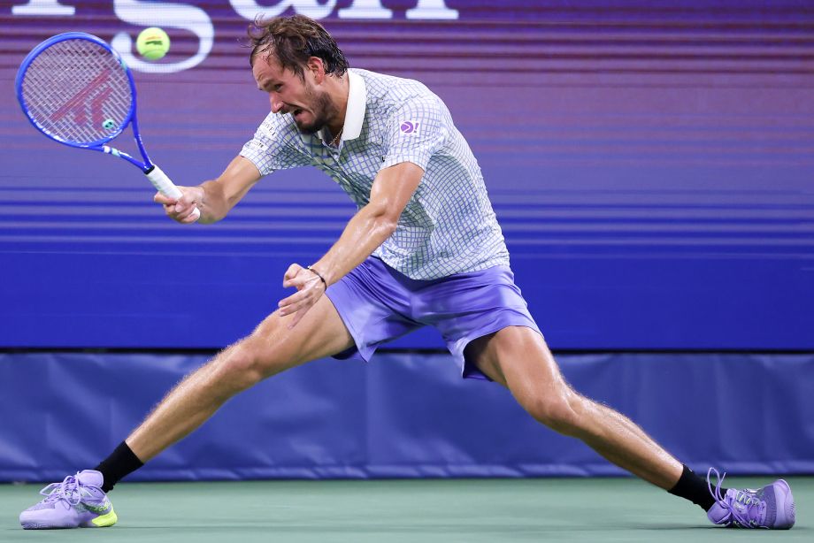 Неприличные жесты и скандал с судьей: российский теннисит Медведев сенсационно вылетел с US Open