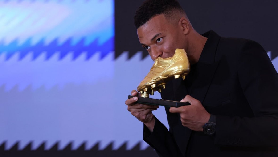 Мбаппе вручили «Золотую бутсу»