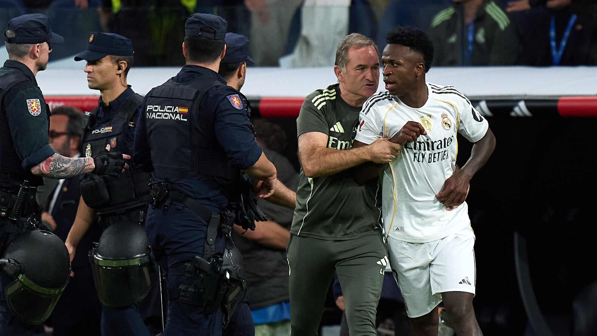 «Реал» и Хаби Алонсо простили Винисиуса за неспортивное поведение