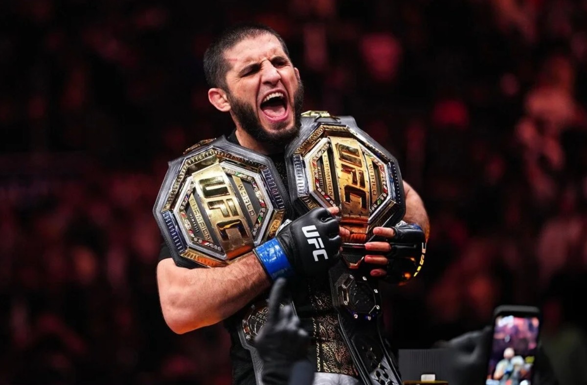 Махачев стал первым двойным чемпионом UFC в истории России