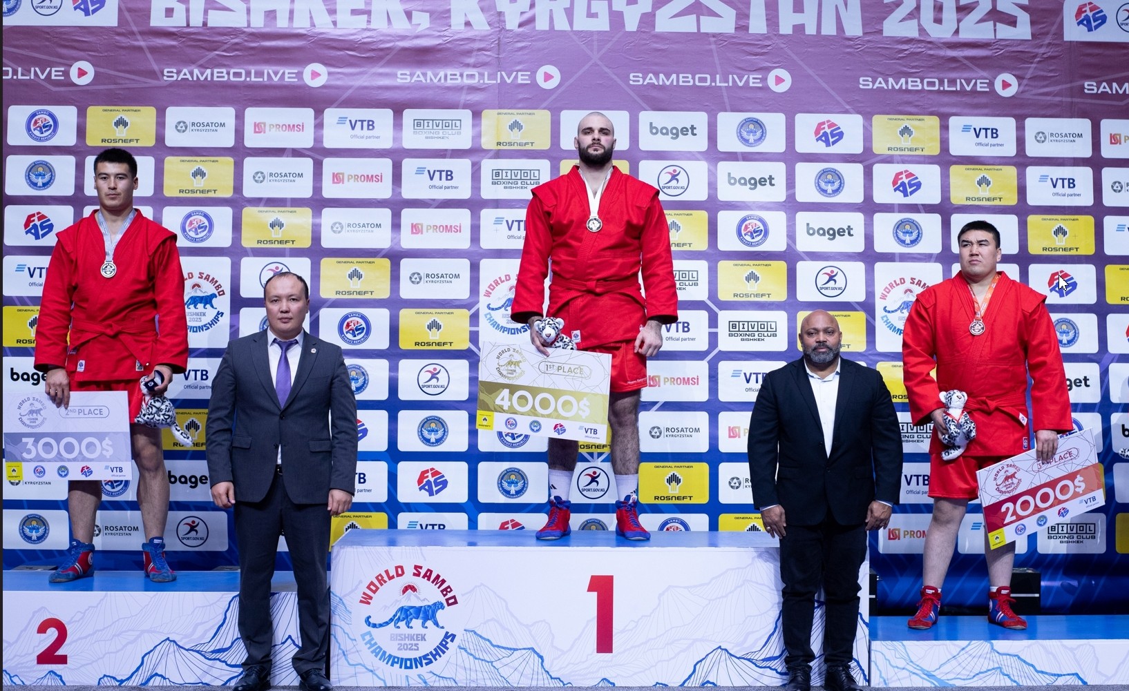 Россияне завоевали 21 золото в ЧМ по самбо и стали лидерами в медальном зачете