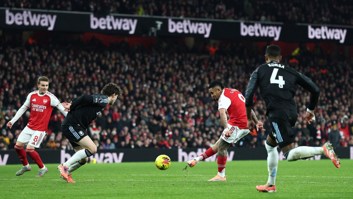 Лондонский «Арсенал» разгромил «Астон Виллу» и прервал её победную серию