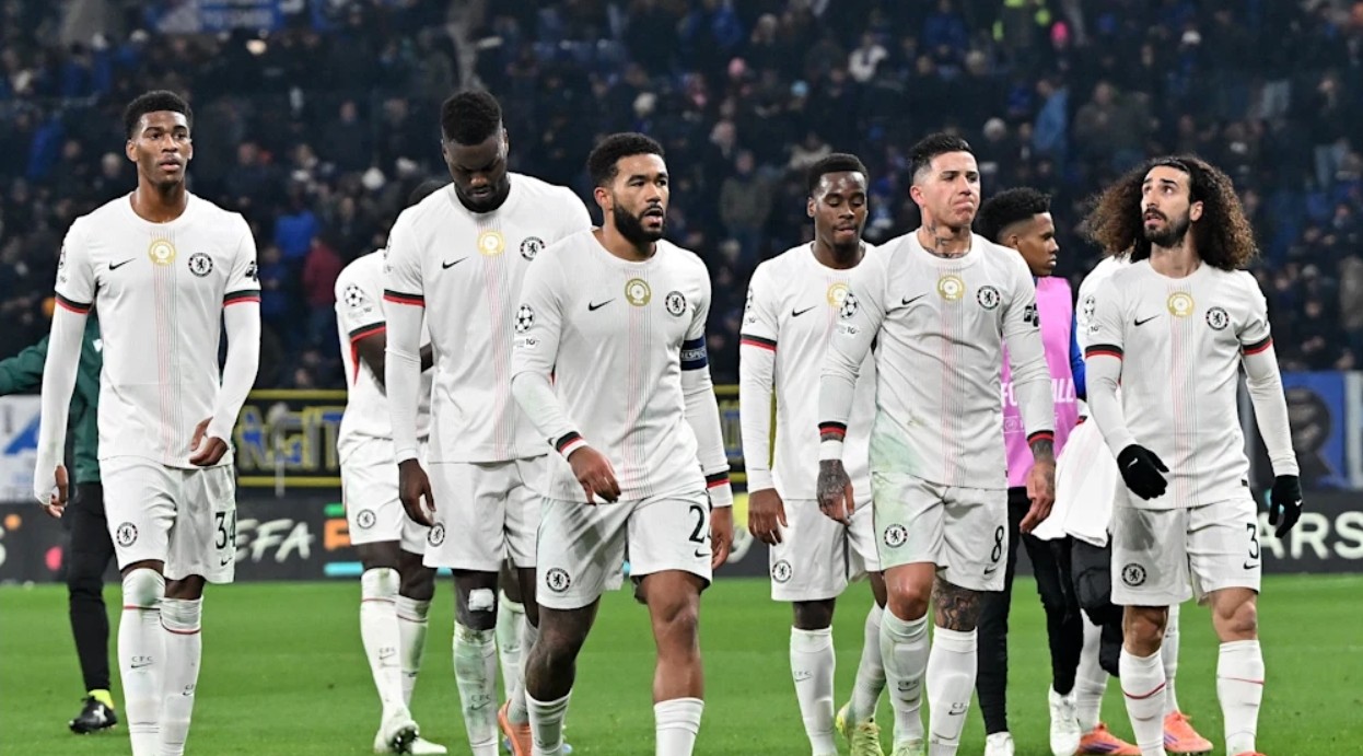 В матчах ЛЧ «Челси» неожиданно проиграл «Аталанте», Кунде оформил дубль за «Барселону», а Ямаль установил рекорд