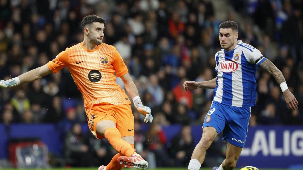 Под свист болельщиков «Эспаньола» Жоан Гарсия сделал несколько сейвов и спас «Барселону»