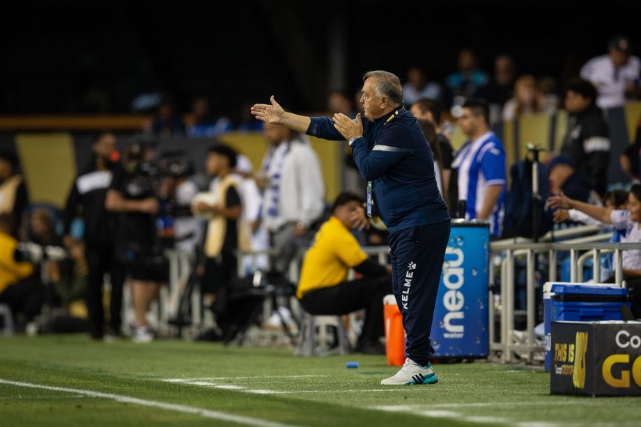 Сборная Кюрасао отправится на чемпионат мира по футболу без Дика Адвоката