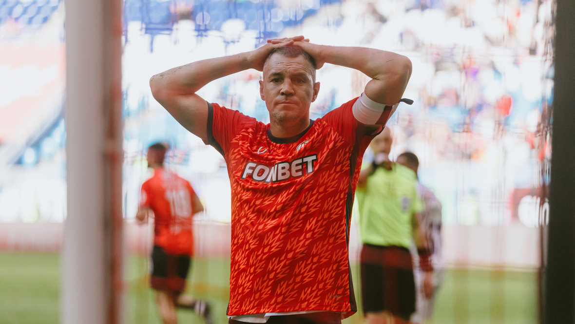 «Это пародия какая-то»: Дзюба — об отмененном голе «Акрона» в ворота ЦСКА